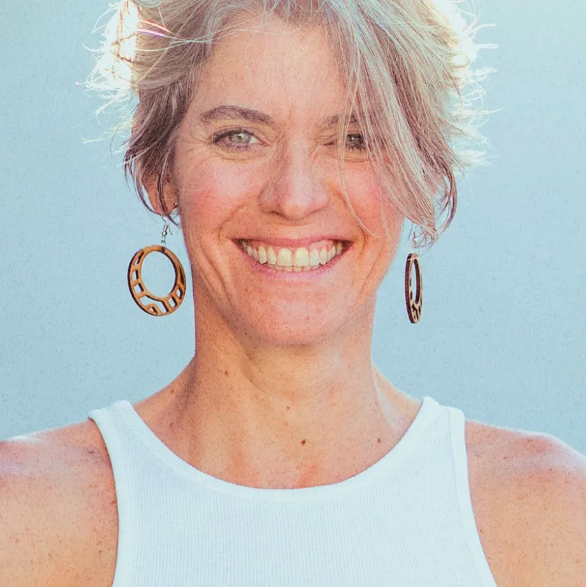 A salt-and-pepper-haired healthy caucasian woman smiling