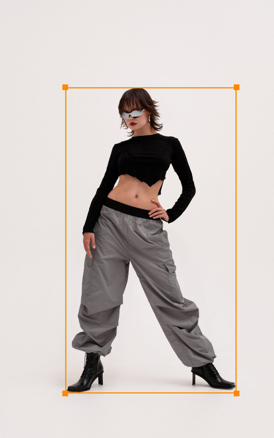 Pose 2